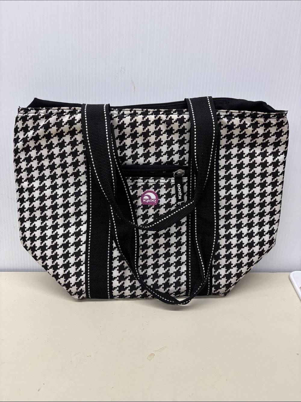 Igloo Black & White Houndstooth Shoulder Tote